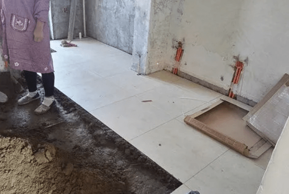 瓷砖工钱是按铺贴面积算吗(铺砖工费是按平方算还是按砖算)